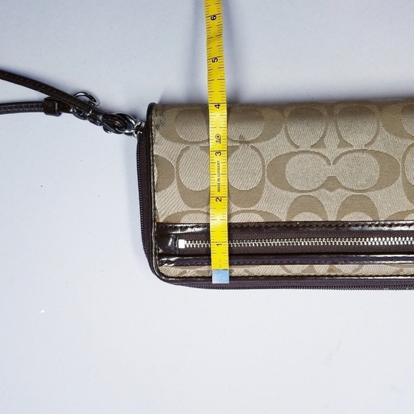 Coach‎ | Classic Signature Wallet - Picture 7 of 7
